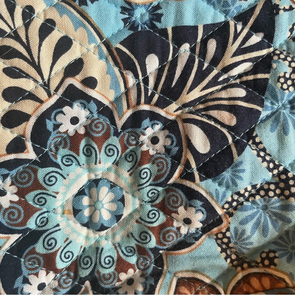 Sold on MP. Vera Bradley Bali blue purse, retired in 2009 - Picture 8 of 9